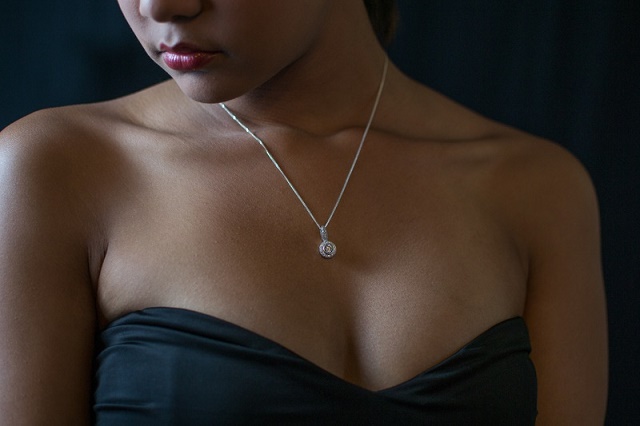 Colliers en diamant pour femme : guide des styles intemporels et des tendances modernes
