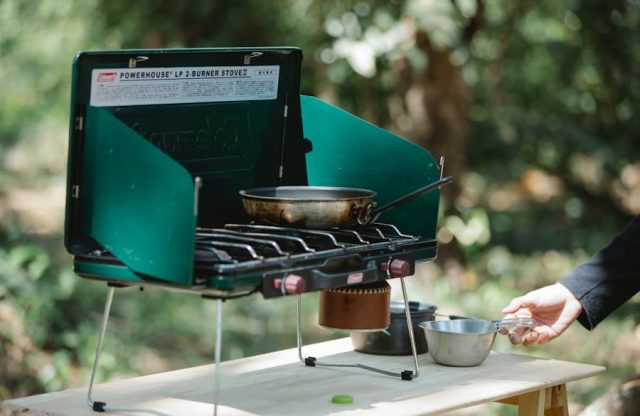 Cuisiner en plein air : recettes et conseils pour réussir vos repas en extérieur